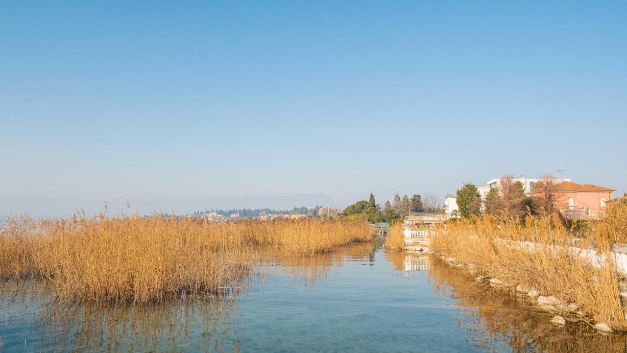 The Zodiac Apartment - Italian Homing Sirmione Extérieur photo